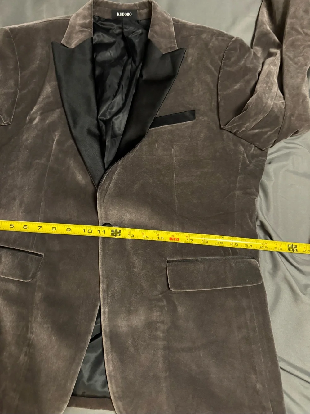 Kudoro Men's Velvet Tuxedo Blazer Jacket Gray Size Large Peak Lapel Holiday Prom